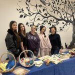 Kreativnost i poduzetništvo na djelu: Učenička zadruga Tur Art oduševila prvom prodajnom izložbom 1