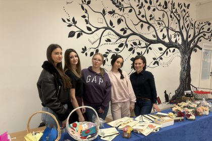 Kreativnost i poduzetništvo na djelu: Učenička zadruga Tur Art oduševila prvom prodajnom izložbom 1