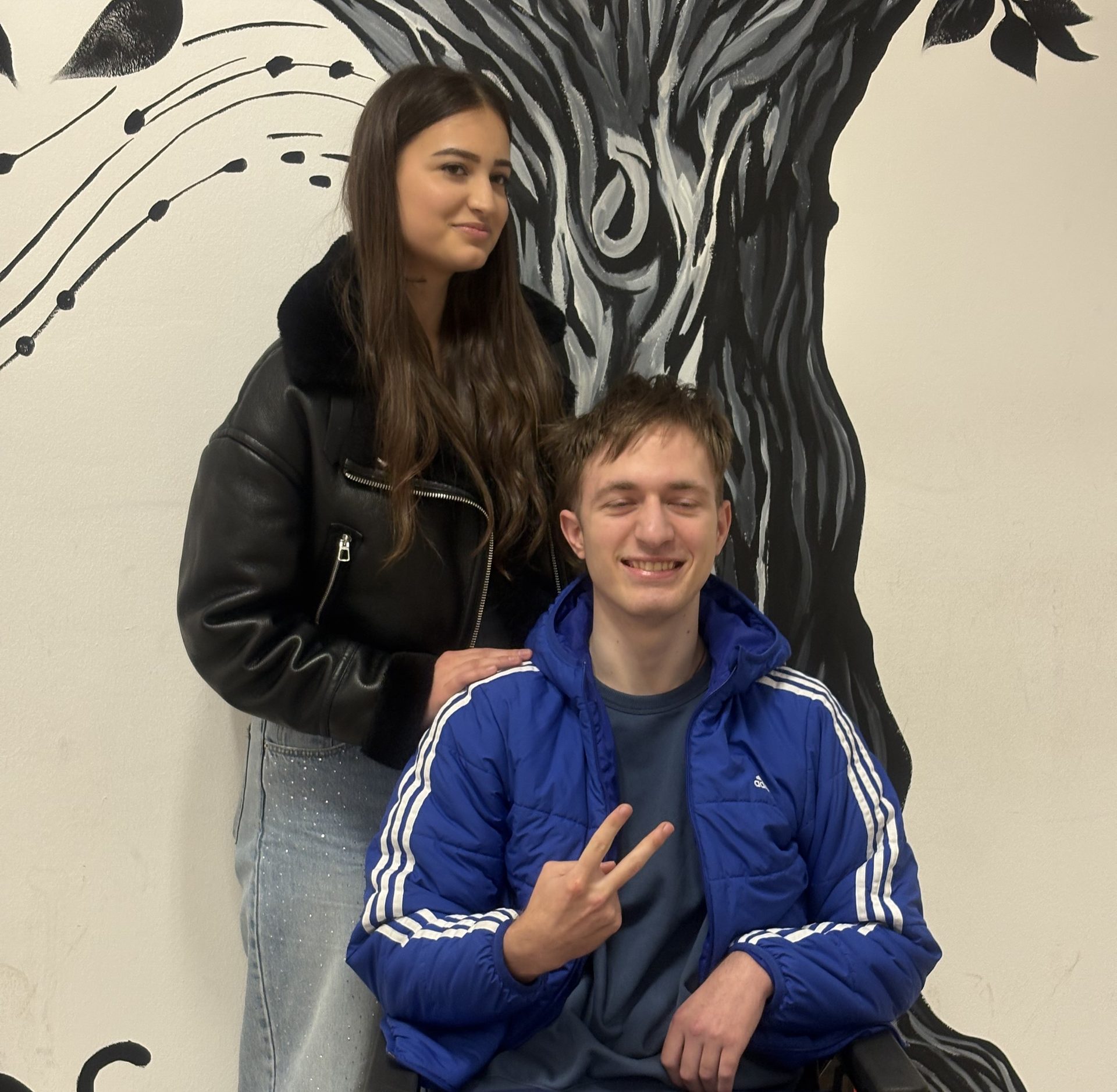 Kreativnost i poduzetništvo na djelu: Učenička zadruga Tur Art oduševila prvom prodajnom izložbom 4