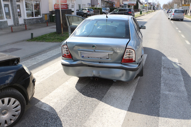 Pijan izazvao sudar u Velikoj Gorici: S 2,61 promila udario u auto na semaforu 4