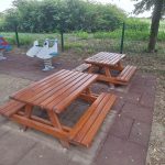 Ukradeni stol i klupice vraćeni u park Dječjeg vrtića Lojtrica 1