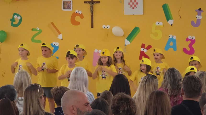 Prvi dan škole u Velikoj Gorici: Rekordan broj prvašića, obnovljene zgrade i financijska pomoć za srednjoškolce 1