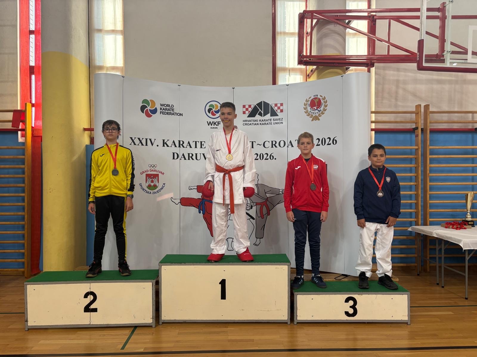 Dodjela medalja na pobjedničkom postolju turnira DARFEST u Daruvaru