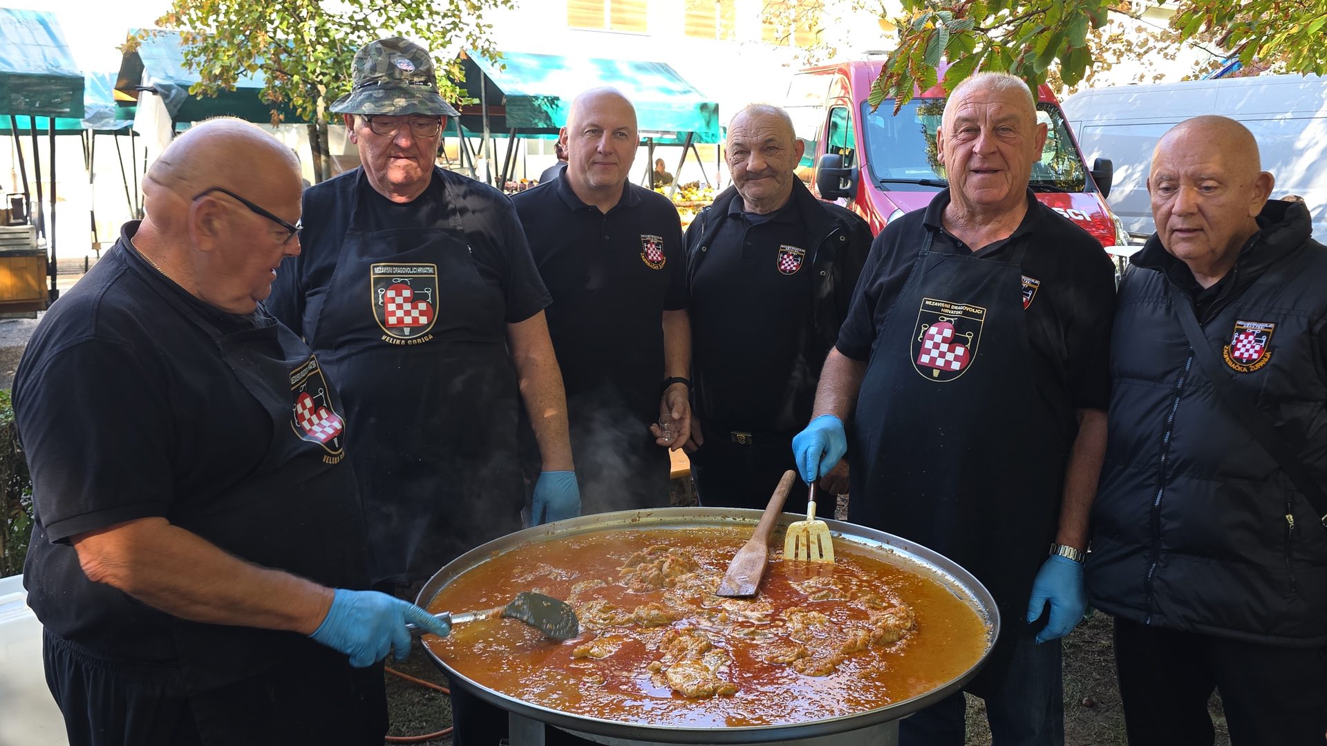 Jubilarno 25. izdanje Gastro Turopolja: Majstori iz DVD-a Vrbovo Posavsko skuhali najbolju kotlovinu 2